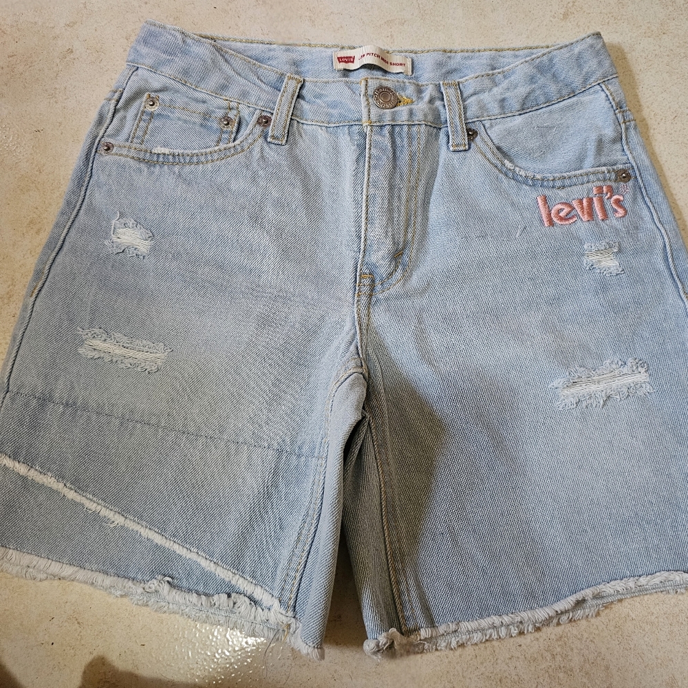 Levis Low Pitch Midi Short